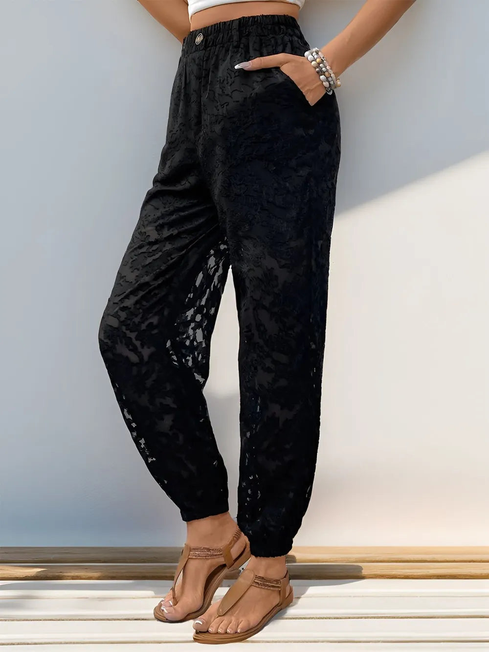 L'ADM - Pantalon Taille Élastique avec Poches et Détails en Dentelle
