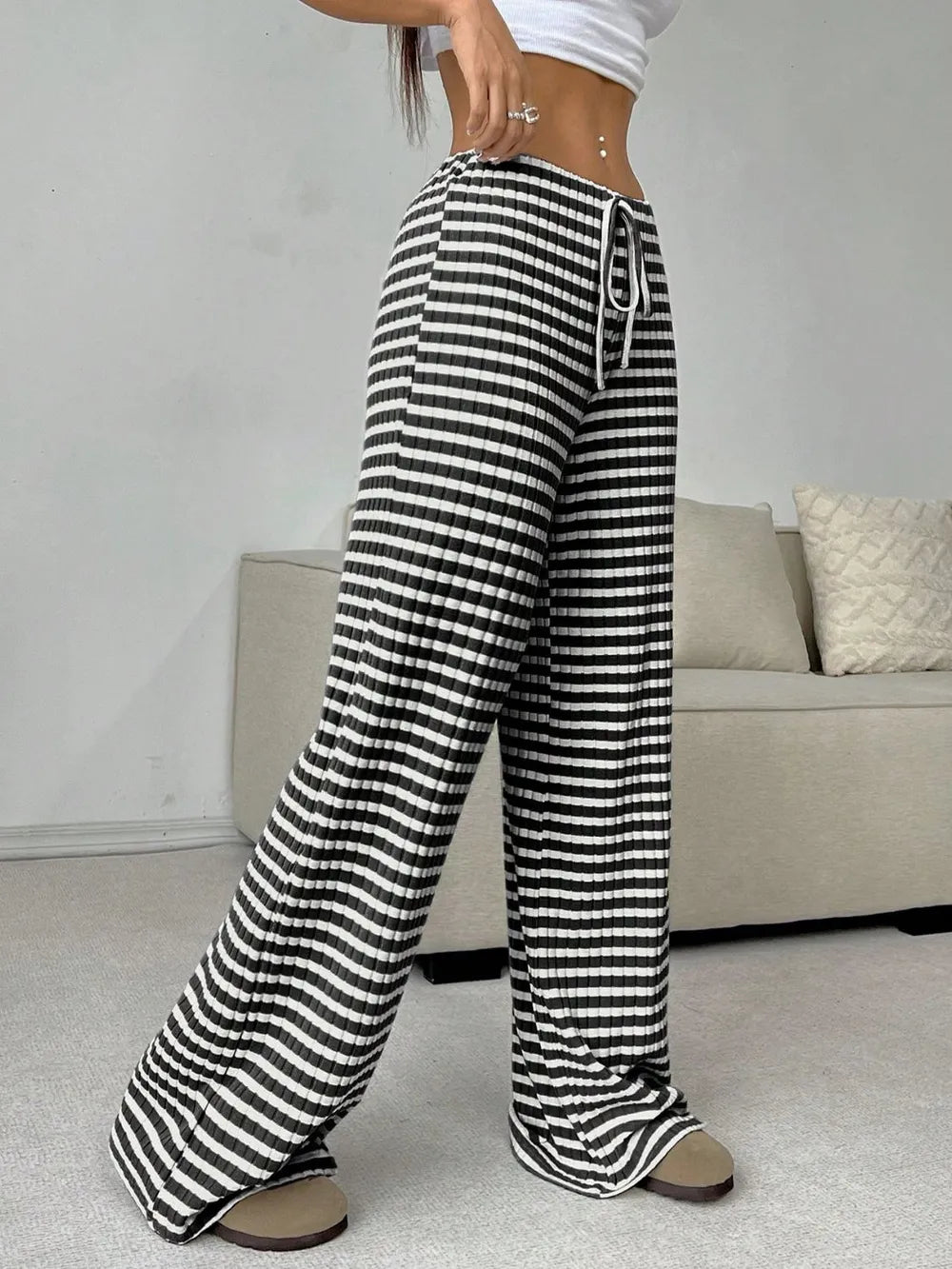 L'ADM – Pantalon Rayé à Jambes Larges et Ceinture