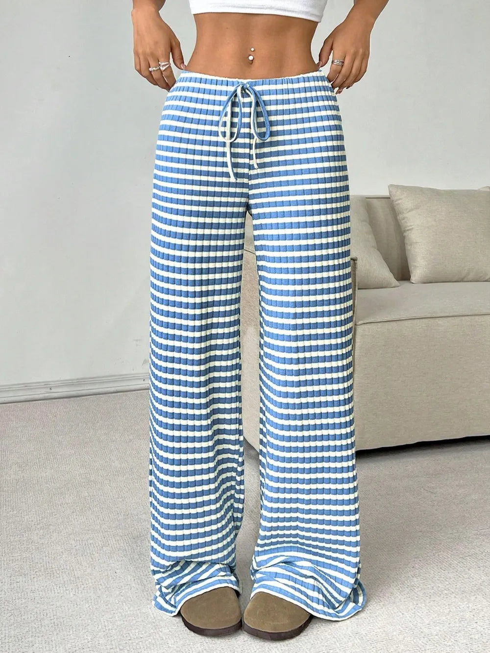 L'ADM – Pantalon Rayé à Jambes Larges et Ceinture