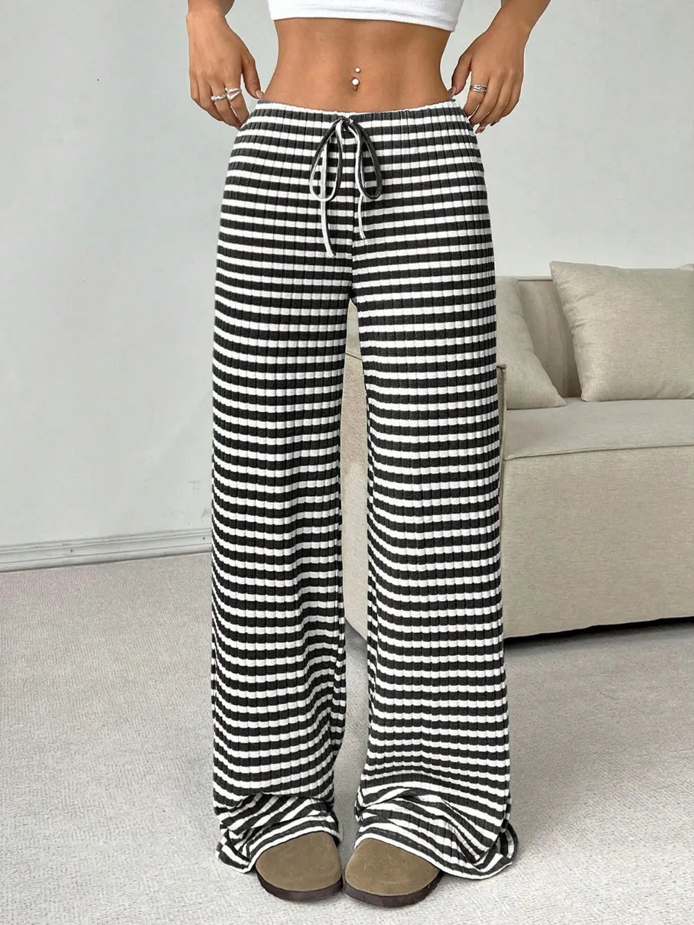L'ADM – Pantalon Rayé à Jambes Larges et Ceinture