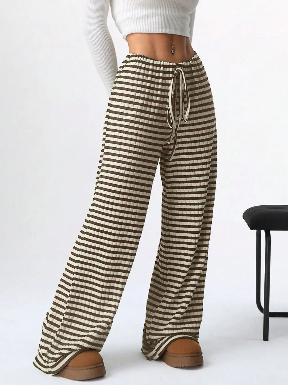 L'ADM – Pantalon Rayé à Jambes Larges et Ceinture