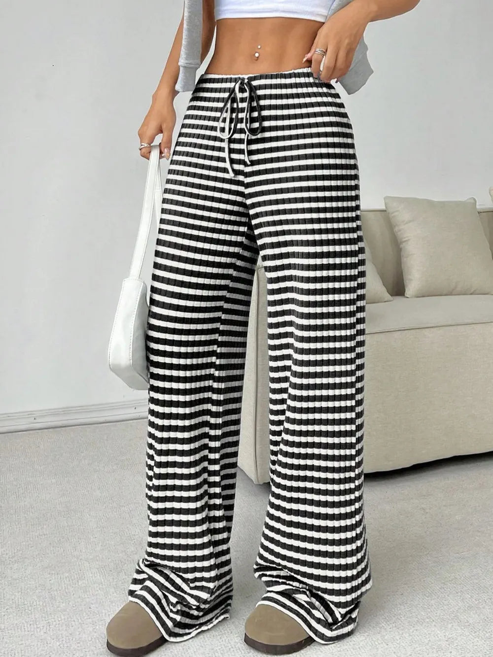 L'ADM – Pantalon Rayé à Jambes Larges et Ceinture