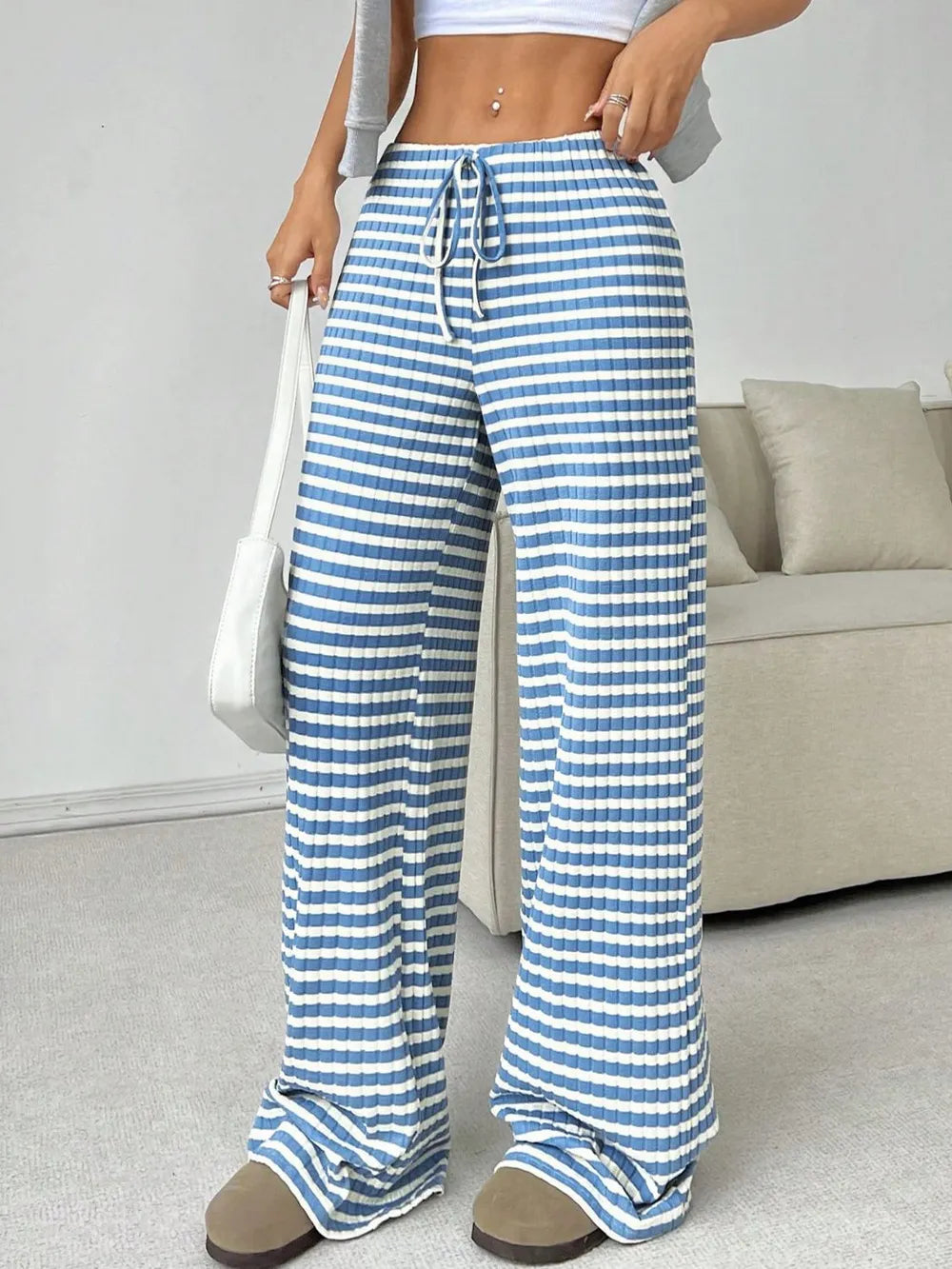 L'ADM – Pantalon Rayé à Jambes Larges et Ceinture