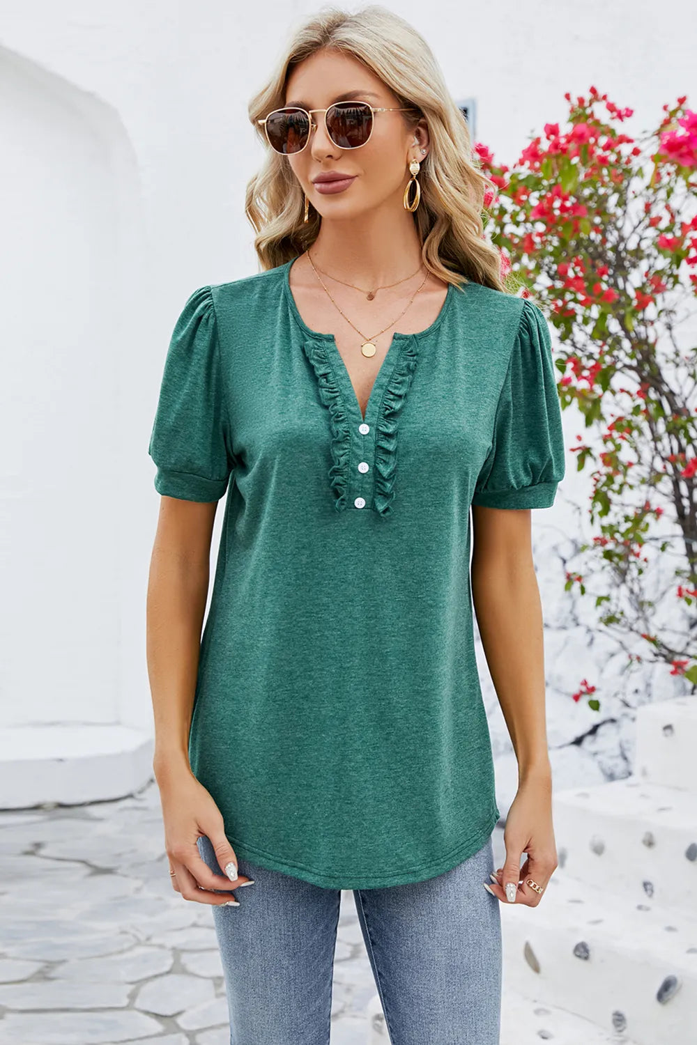 L’ADM – Blouse Volantée à Encolure Fendue