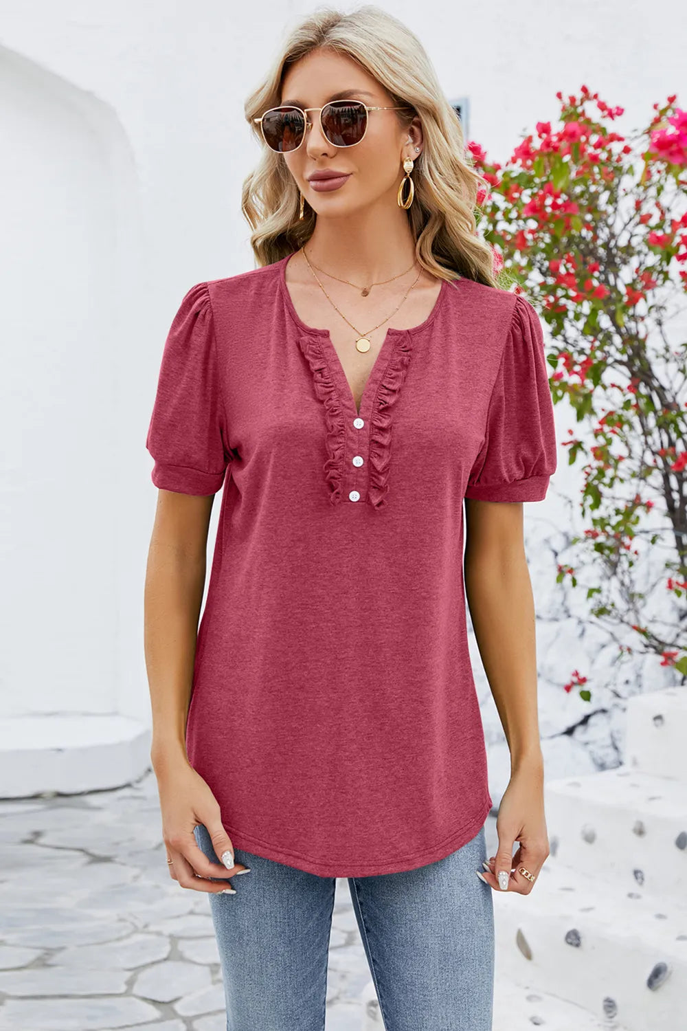 L’ADM – Blouse Volantée à Encolure Fendue