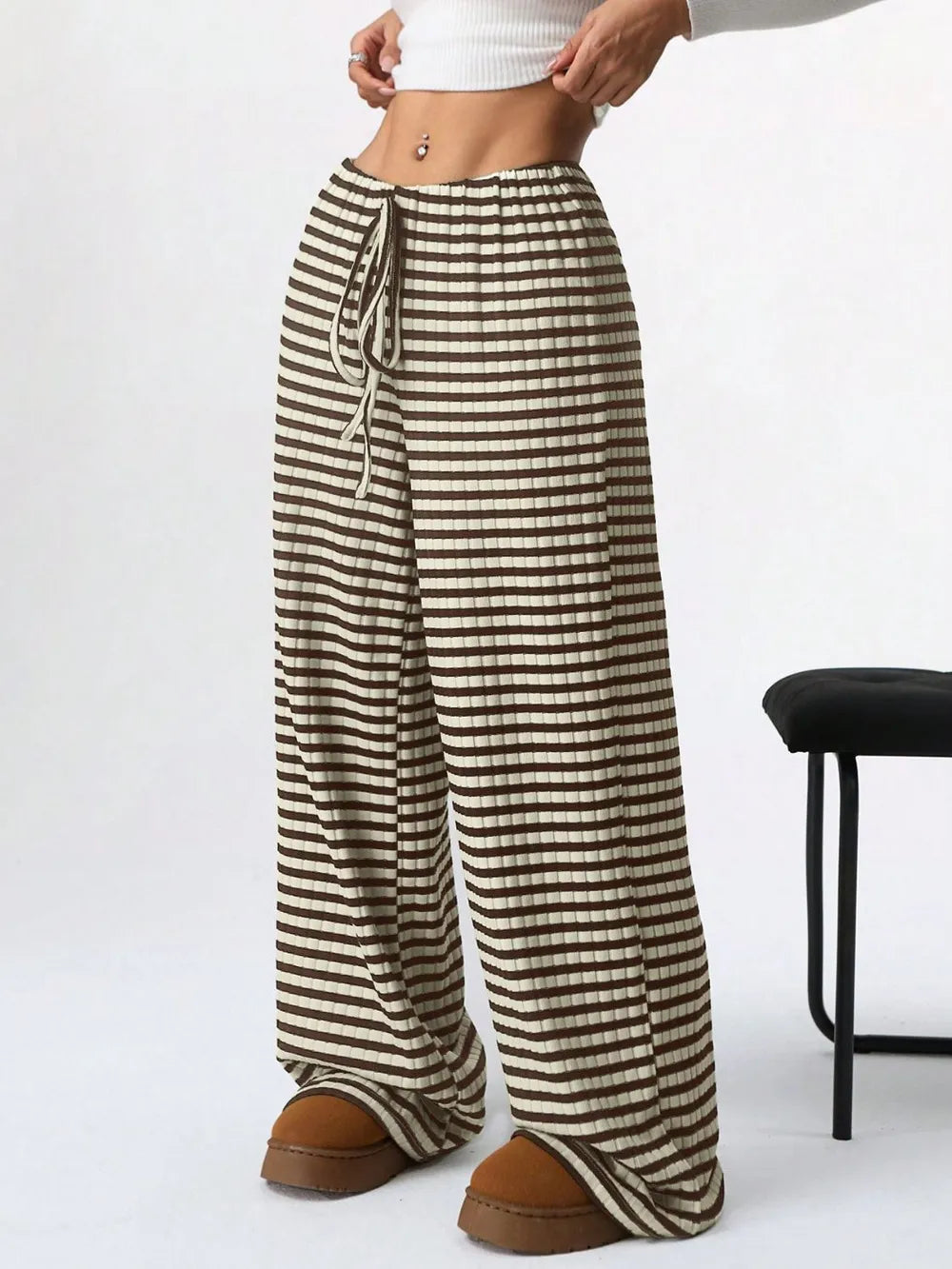 L'ADM – Pantalon Rayé à Jambes Larges et Ceinture