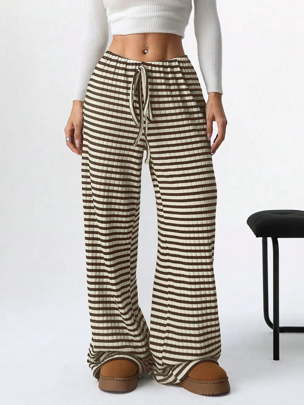 L'ADM – Pantalon Rayé à Jambes Larges et Ceinture