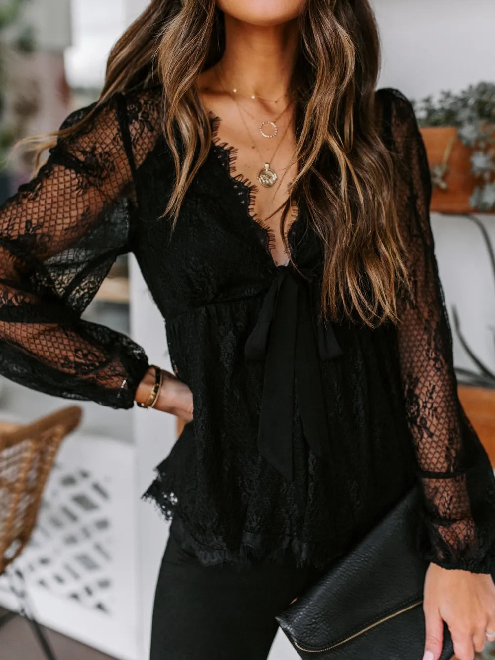 L'ADM - Blouse à Manches Longues avec Dentelle Brodée et Nœud