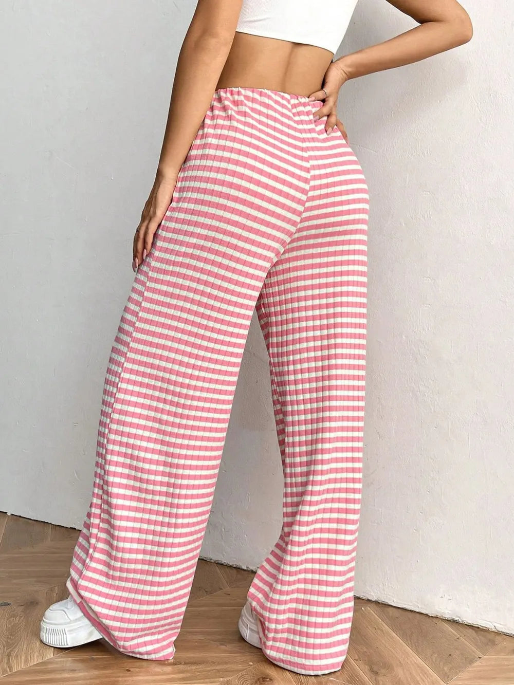 L'ADM – Pantalon Rayé à Jambes Larges et Ceinture