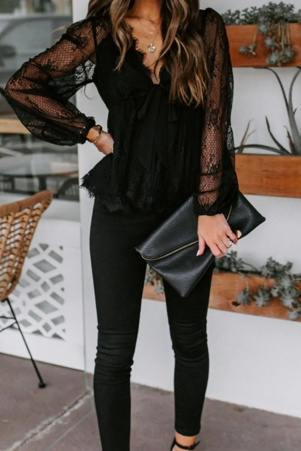 L'ADM - Blouse à Manches Longues avec Dentelle Brodée et Nœud