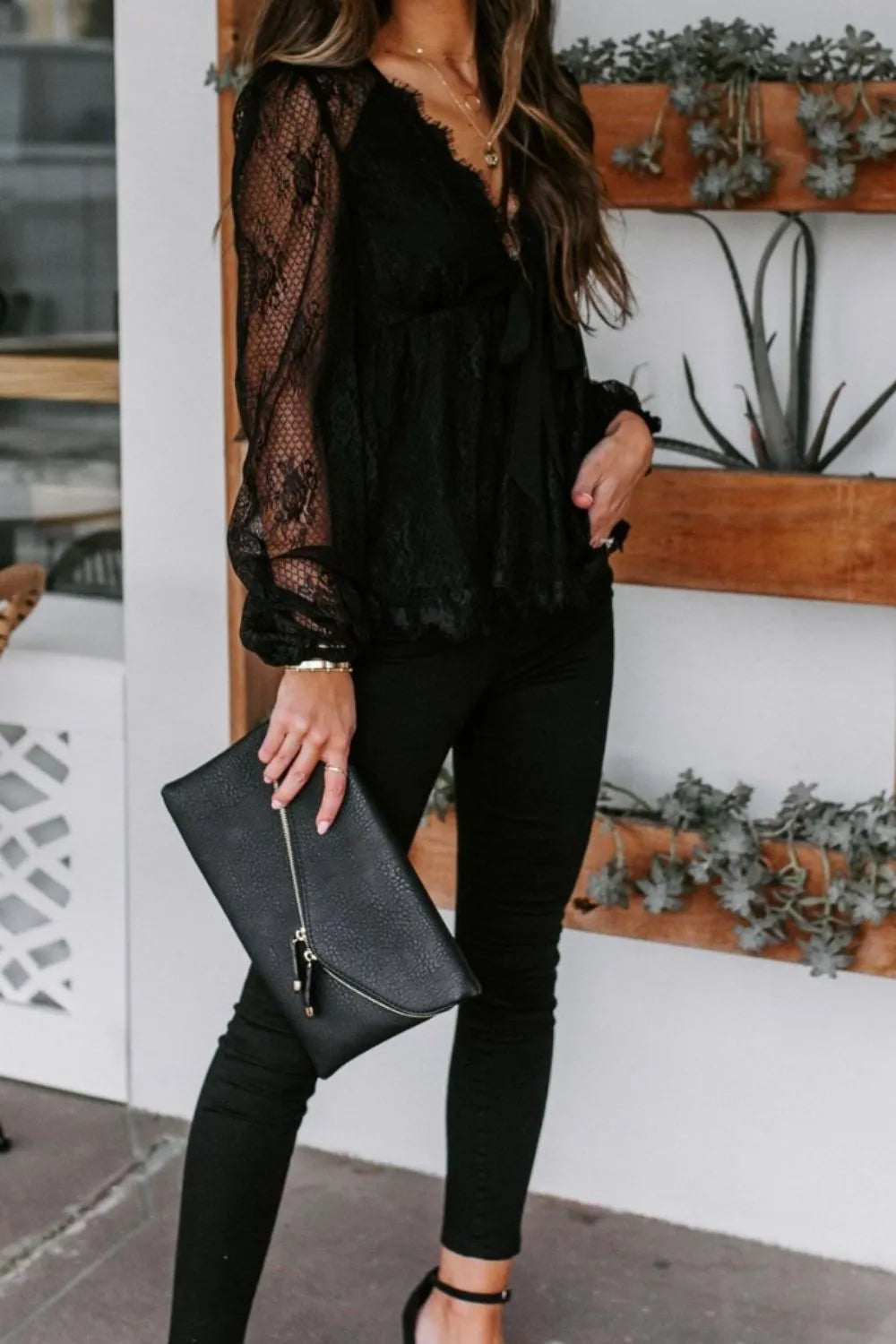 L'ADM - Blouse à Manches Longues avec Dentelle Brodée et Nœud