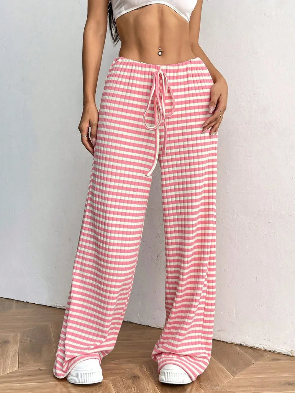 L'ADM – Pantalon Rayé à Jambes Larges et Ceinture